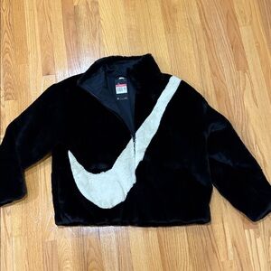 NWT Nike Luxurious Black Fux Fur Jacket Womens Large
